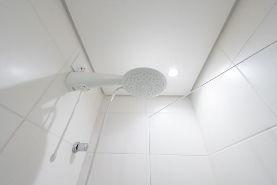 Banheiro Social de kitnet/studio para alugar com 1 quarto, 24m² em Saúde, São Paulo