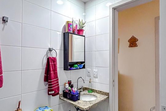 Banheiro social  de apartamento à venda com 3 quartos, 65m² em Vila Carrão, São Paulo
