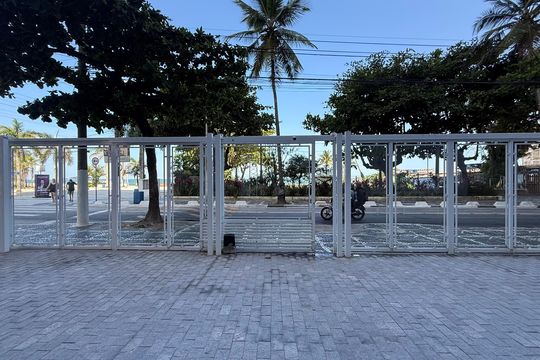 Fachada de apartamento para alugar com 4 quartos, 185m² em Centro, Guarujá