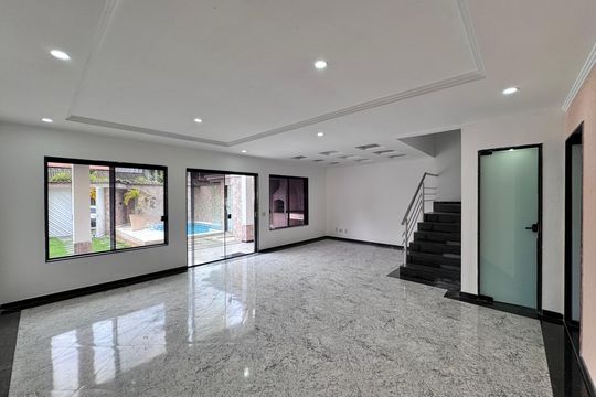 Casa de Condomínio à venda com 4 quartos, 350m² em Vargem Pequena, Rio de Janeiro