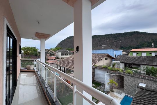 Suíte 1 - Varanda de casa de condomínio à venda com 4 quartos, 350m² em Vargem Pequena, Rio de Janeiro