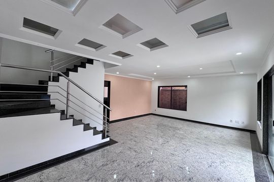 Sala de casa de condomínio à venda com 4 quartos, 350m² em Vargem Pequena, Rio de Janeiro