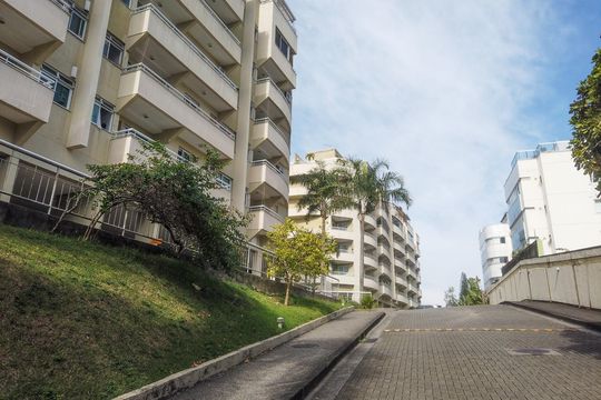 Fachada do Bloco de apartamento para alugar com 2 quartos, 72m² em Freguesia (jacarepaguá), Rio de Janeiro