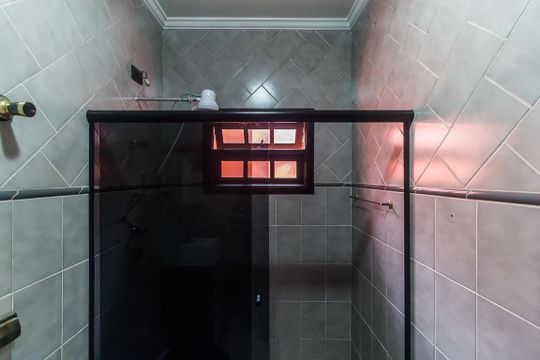 Banheiro de casa para alugar com 3 quartos, 140m² em Vila Perreli, Poá