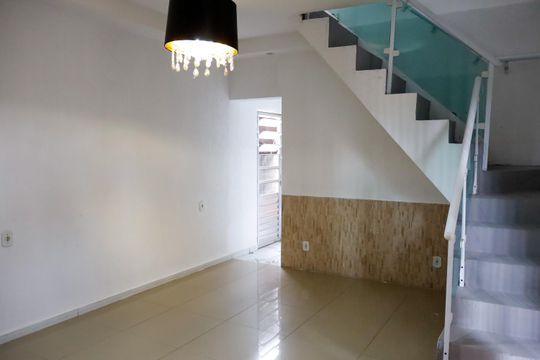 Casa à venda com 2 quartos, 100m² em Jardim Roberto, Osasco