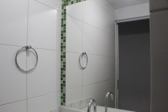Banheiro Social de apartamento para alugar com 2 quartos, 50m² em Jacarepaguá, Rio de Janeiro