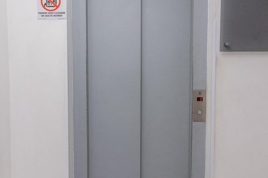 Área comum - Elevador de apartamento à venda com 2 quartos, 48m² em Jardim Cotinha, São Paulo