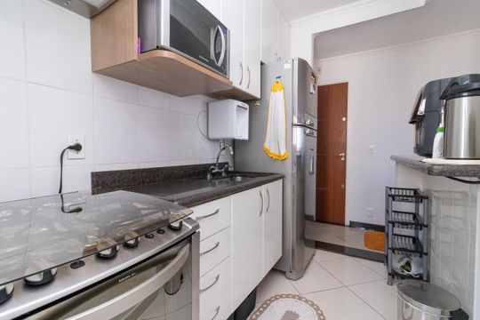Cozinha de apartamento à venda com 2 quartos, 48m² em Jardim Cotinha, São Paulo