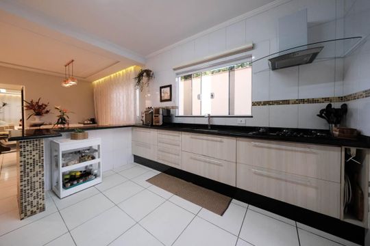 Cozinha de casa à venda com 4 quartos, 180m² em Parque Boturussu, São Paulo