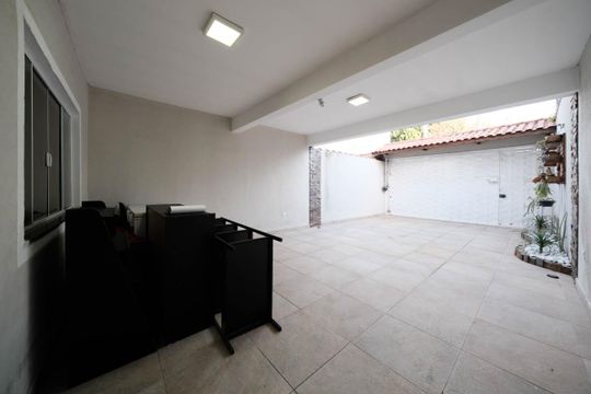 Garagem de casa à venda com 4 quartos, 180m² em Parque Boturussu, São Paulo