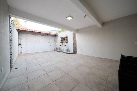 Garagem de casa à venda com 4 quartos, 180m² em Parque Boturussu, São Paulo