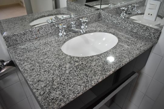 Banheiro da Suíte de apartamento para alugar com 2 quartos, 64m² em Vila Monte Alegre, São Paulo