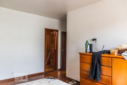 Casa à venda com 2 quartos, 570m² em Pampulha, Belo Horizonte