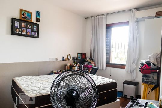 Casa à venda com 2 quartos, 570m² em Pampulha, Belo Horizonte