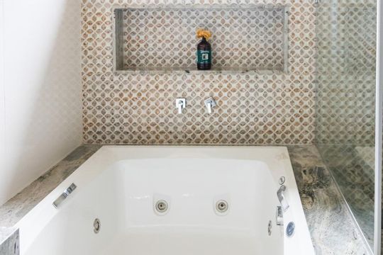 Casa à venda com 2 quartos, 570m² em Pampulha, Belo Horizonte