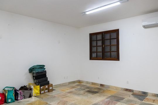Casa à venda com 2 quartos, 570m² em Pampulha, Belo Horizonte