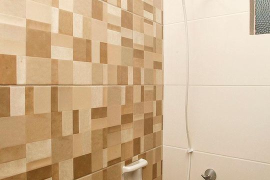 Banheiro social de apartamento para alugar com 1 quarto, 50m² em Petrópolis, Porto Alegre