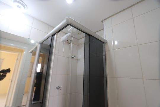 Banheiro Social de apartamento para alugar com 2 quartos, 63m² em Jardim Guairaca, São Paulo