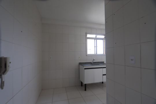 Cozinha de apartamento para alugar com 2 quartos, 63m² em Jardim Guairaca, São Paulo