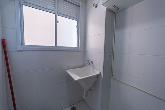 Área de serviço de apartamento para alugar com 2 quartos, 47m² em Vila Penteado, São Paulo