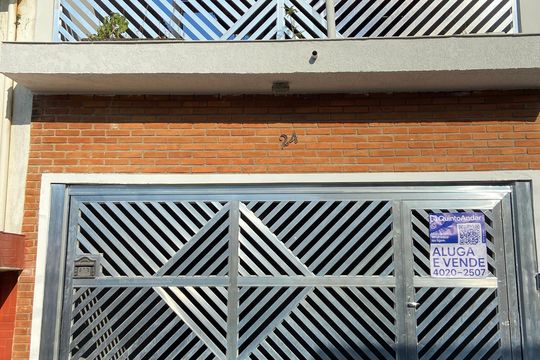 Fachada de casa à venda com 3 quartos, 250m² em Bussocaba, Osasco