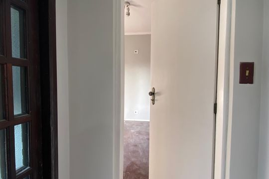 Corredor de casa à venda com 3 quartos, 250m² em Bussocaba, Osasco