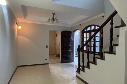 Sala de casa à venda com 3 quartos, 250m² em Bussocaba, Osasco