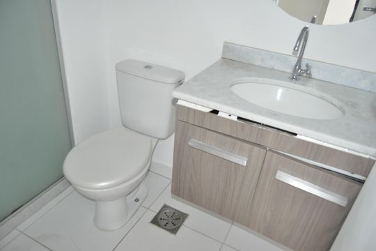 Banheiro Social de apartamento à venda com 2 quartos, 57m² em Todos Os Santos, Rio de Janeiro