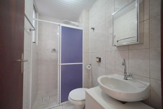 Banheiro de apartamento para alugar com 1 quarto, 42m² em Abraão, Florianópolis