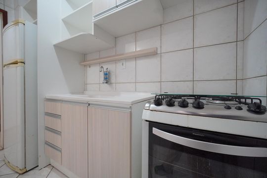 Cozinha de apartamento para alugar com 1 quarto, 42m² em Abraão, Florianópolis