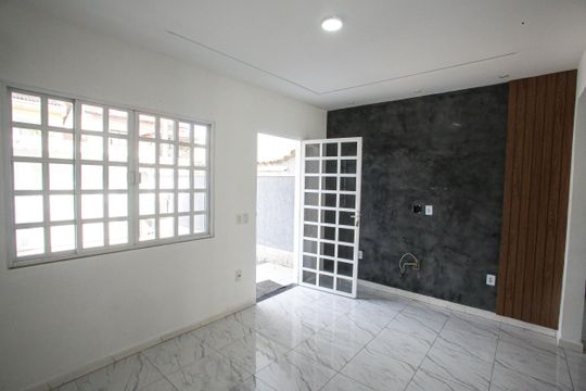 Sala de casa para alugar com 2 quartos, 123m² em Taquara, Rio de Janeiro