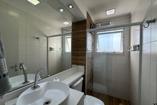 Banheiro de apartamento para alugar com 1 quarto, 54m² em Jardim do Líbano, Barueri