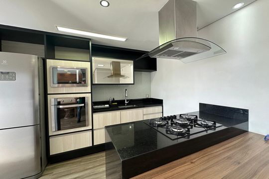 Cozinha de apartamento para alugar com 1 quarto, 54m² em Jardim do Líbano, Barueri