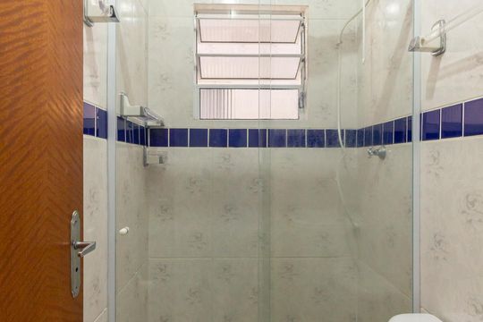 Banheiro social de casa de condomínio para alugar com 1 quarto, 28m² em Vila Matilde, São Paulo