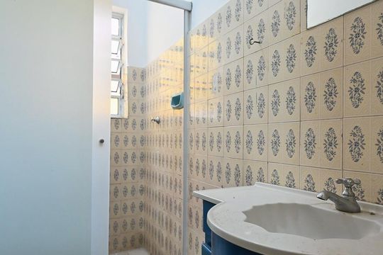 Banheiro 1 da Casa 1 de casa para alugar com 4 quartos, 50m² em Jardim Maria Virginia, São Paulo