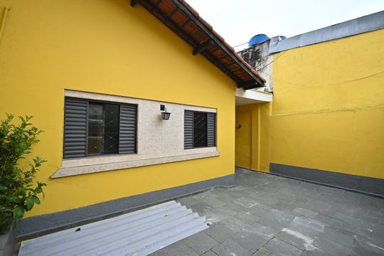 Garagem de casa para alugar com 4 quartos, 50m² em Jardim Maria Virginia, São Paulo