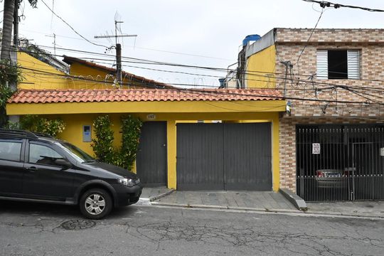 Fachada de casa para alugar com 4 quartos, 50m² em Jardim Maria Virginia, São Paulo