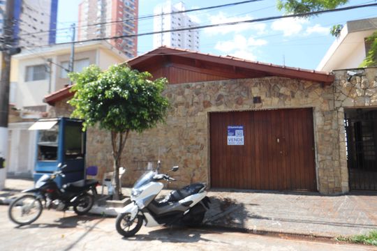 Fachada de casa para alugar com 4 quartos, 300m² em Jardim Avelino, São Paulo