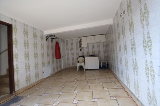 Garagem de casa para alugar com 4 quartos, 300m² em Jardim Avelino, São Paulo