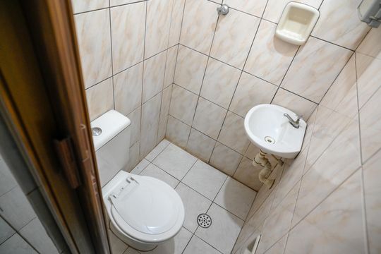 Banheiro de casa para alugar com 1 quarto, 35m² em Vila Brasílio Machado, São Paulo