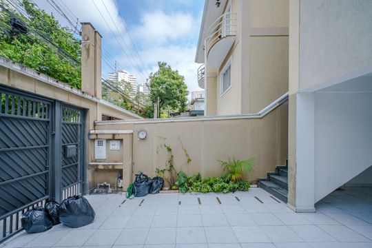 Garagem de casa para alugar com 4 quartos, 194m² em Jardim das Vertentes, São Paulo