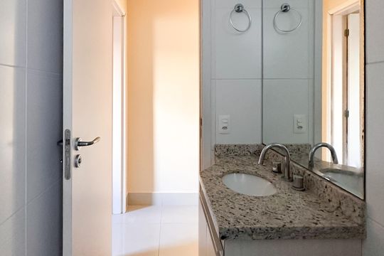 Banheiro Social de apartamento à venda com 3 quartos, 80m² em Santa Terezinha, São Bernardo do Campo