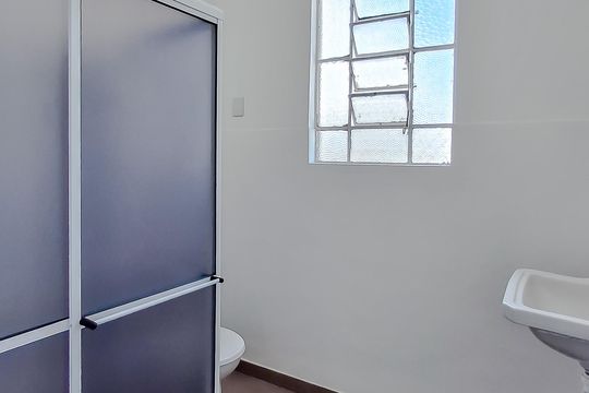 Banheiro de casa para alugar com 2 quartos, 95m² em Vila Monumento, São Paulo