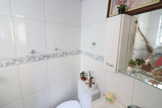 Banheiro da Suíte de casa à venda com 2 quartos, 70m² em Bela Vista, Osasco