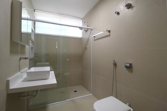 Banheiro social de apartamento à venda com 2 quartos, 92m² em Vila Nova Conceição, São Paulo