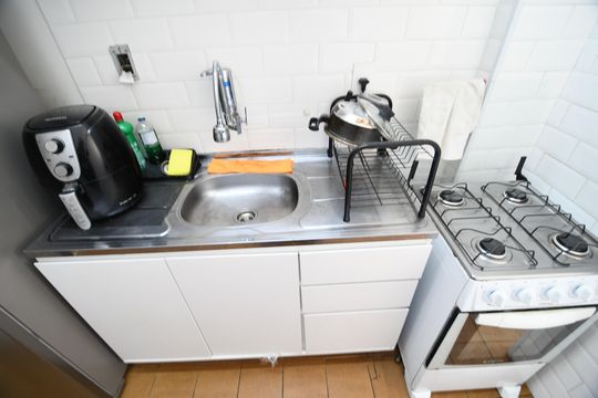 Cozinha de apartamento à venda com 1 quarto, 32m² em Centro, Campinas