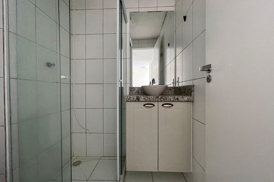 Banheiro de apartamento à venda com 2 quartos, 42m² em Vila Butantã, São Paulo