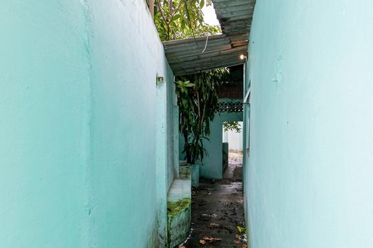 Área de Serviço - Acesso lateral de casa para alugar com 3 quartos, 100m² em Penha, Rio de Janeiro