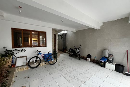 Garagem de casa à venda com 3 quartos, 250m² em Vila Paiva, São Paulo