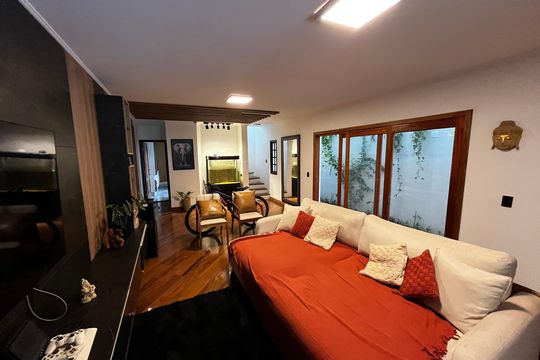 Casa à venda com 3 quartos, 250m² em Vila Paiva, São Paulo